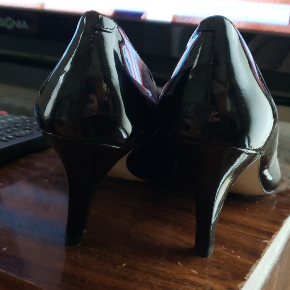 Jones New York black pumps - Picture 3 of 4